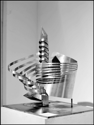 Interieurruimte Abstracte sculptuur Polijsten roestvrij staal materialen